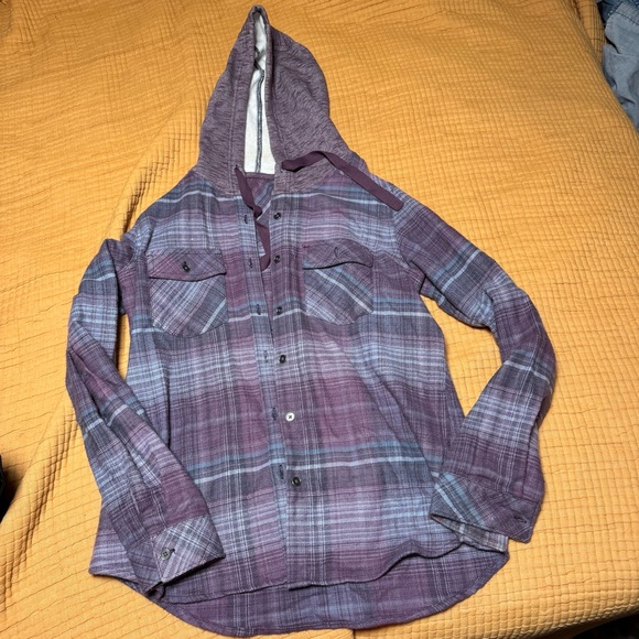 Columbia Tops - Women’s Columbia hooded flannel